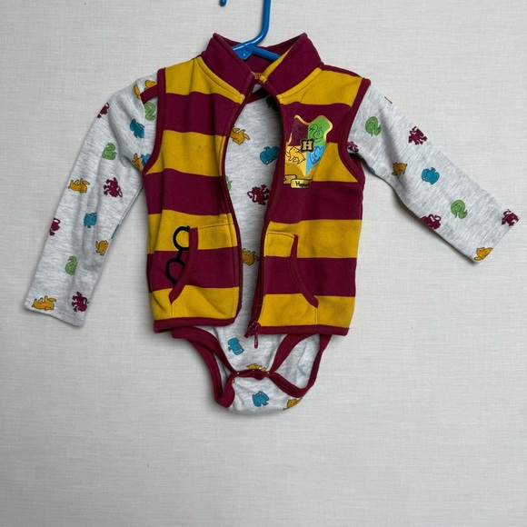 Harry Potter Baby Bodysuit & Vest Set Hogwarts Gryffindor 18M - Picture 1 of 9